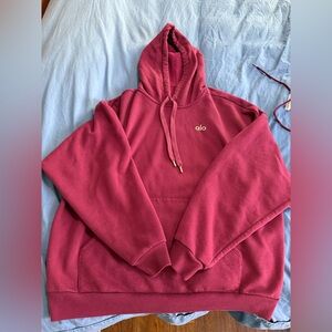 Alo accolade hoodie in wildberry  size medium- small stain on pocket